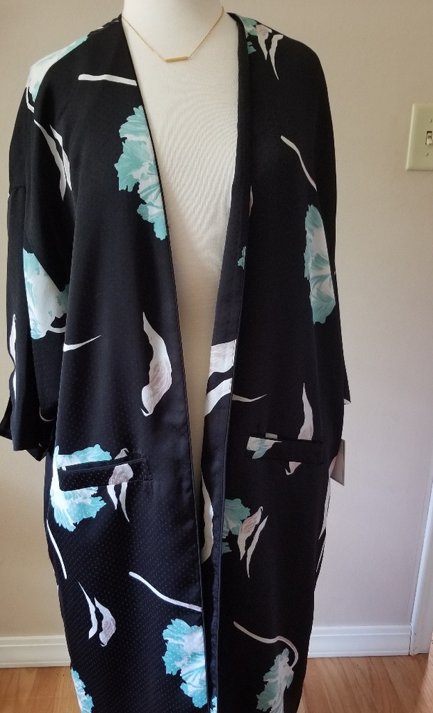 Short Sleeves Floral Kimono Size Medium